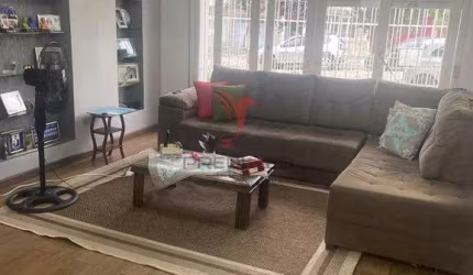 CASA A UMA QUADRA DA DOM JOAQUIM, pronta para moradia, toda reformada, é só se mudar