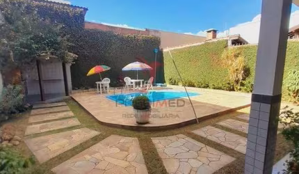 Excelente Sobrado de 4 Quartos, área Gourmet, Piscina na Vila Paraíba, Guaratinguetá