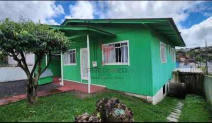 Casa de madeira, em Lages, Bairro São Luiz,esquina, dois quartos
