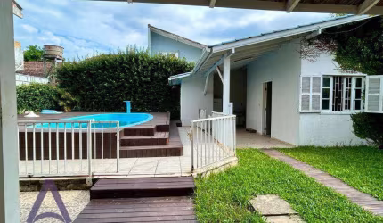 Casa próxima da praia em terreno com 390mts à venda, R$ 1.800.000 - Campeche - Florianópolis/SC