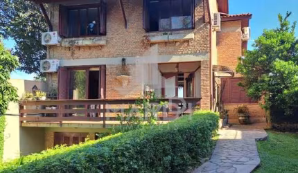 Casa com 3 quartos à venda na Rua Coroados, 1200, Vila Assunção, Porto Alegre por R$ 2.200.000