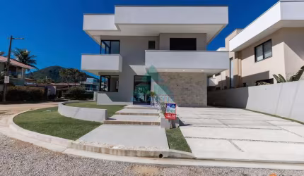 Casa com 4 dorms, Condomínio Lagoinha, Ubatuba - R$ 3.9 mi, Cod: 2184