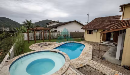 Casa com 4 dorms, Praia da Lagoinha, Ubatuba - R$ 890 mil, Cod: 936
