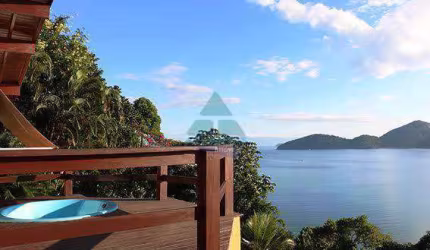 Casa com 4 dorms, Praia da Enseada, Ubatuba - R$ 3.5 mi, Cod: 1586