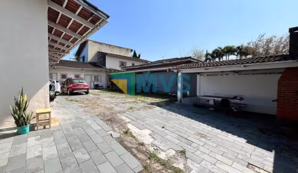 Casa Comercial de Alto Padrão à Venda em Peruíbe-SP, Bairro Arpoador: 5 Quartos, 5 Suítes, 1 Sala, 5 Banheiros, 112,90m²!