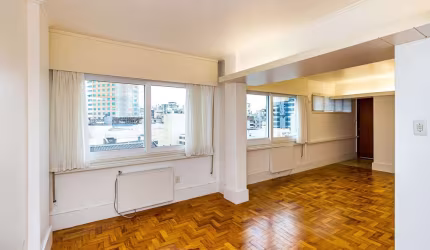 Apartamento com 2 quartos à venda na Rua Doutor Timóteo, 900, Moinhos de Vento, Porto Alegre por R$ 680.000