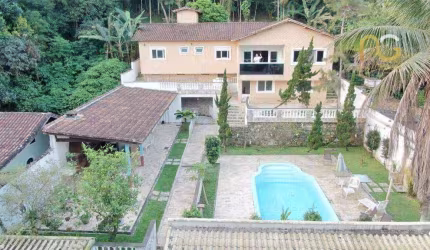 Casa Assobrada 03 dormitorios 03 suites - area de 1600m² - Canto do Forte/Praia Grande-SP