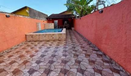 VENDO LINDA CASA COM PISCINA E CHURRASQUEIRA, 02 DORMITÓRIOS EM ITAÓCA - MONGAGUA