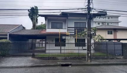 Excelente sobrado no Bom Retiro com 250m² de área construída.