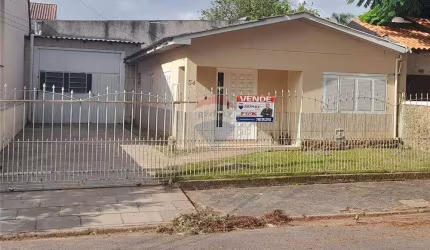 Casa com 3 dormitórios e 1 Pavilhão