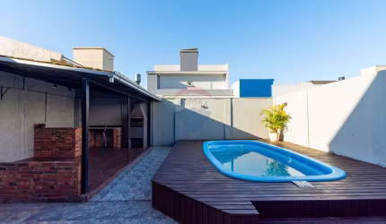 Casa com piscina no bairro Vale Ville.