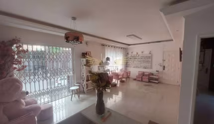 Casa Assobradada Residencial/Comercial com Renda para Comprar, 270m² - Centro de Santo André/SP.