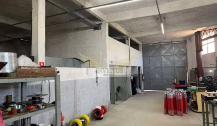 Galpão Comercial/Industrial para Comprar, 670m² - Jardim Esperança, Mauá/SP.
