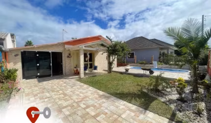 EXCELENTE CASA COM PISCINA