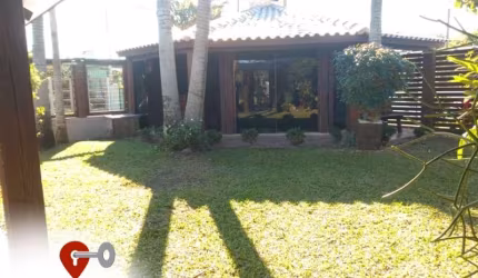 CASA AMPLA COM ÓTIMA LOCALIZAÇÃO EM NOVA TRAMANDAÍ