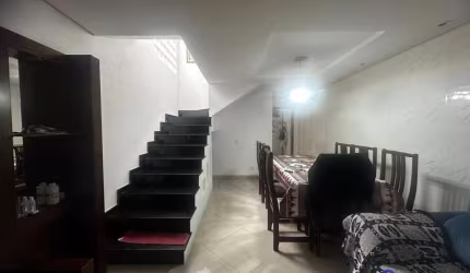 Sobrado com 4 dormitórios à venda, 287 m² por R$ 850.000,00 - Taboão - Diadema/SP
