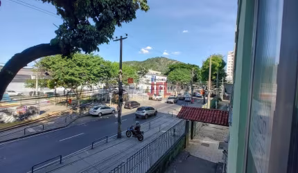 Apartamento 2 quartos 50 m² - reformado - Av. Intendente Magalhães com Rua Capitão Couto Menezes - Campinho - RJ
