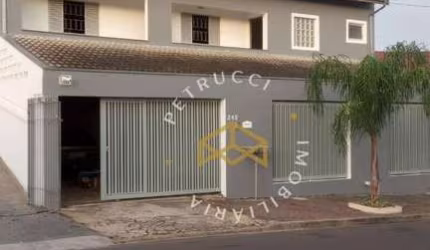 CASA COM 3 DORMITÓRIOS À VENDA, 272 M²