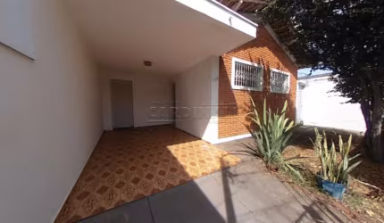 casa de três dormitórios sendo um suíte