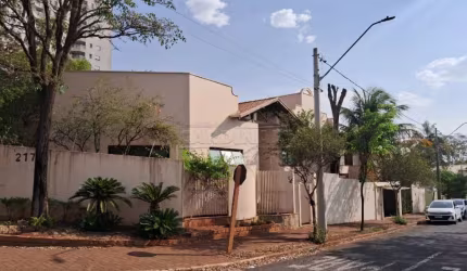 Oportunidade  Casa de esquina  com excelente localização  para comércio,  próximo  centro e supermercados  e escolas
