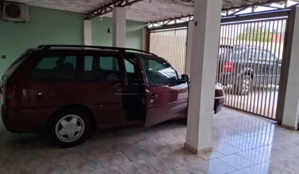 Casa com ótima localização, desocupada pronta para morar