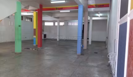 Sobrado com Salão Comercial e Duas Casas em Localização Privilegiada em São Carlos Próximo à Praça Santa Cruz
