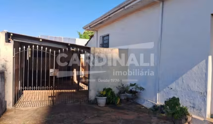 Casa com localização espetacular, quase esquina com Av 36