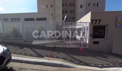 apartamento de três dormitórios sendo um suíte.