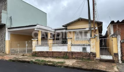 Imóvel bem localizado perto do banco Siccob da Av Sallum próximo de comércios bairro vila prado.
