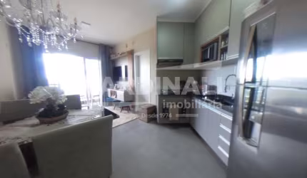 Lindo apartamento padrão mobiliado em ótimo condomínio
