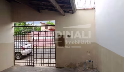 Casa com boa localização próximo escola e supermercados.