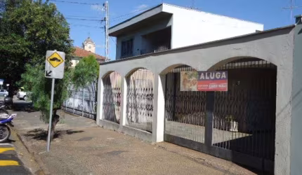 Casa comercial na Vila Prado próxima a Paróquia Santo Antônio em São Carlos