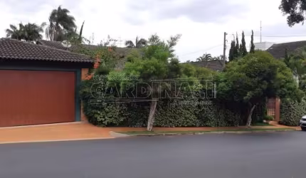 Casa com 4 dormitórios e 2 suítes, com piscina no Parque Santa Mônica próxima ao Hospital Santa Casa em São Carlos