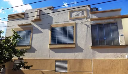 Casa com 3 dormitórios e 1 suíte no Jardim São Carlos próxima a Catedral em São Carlos