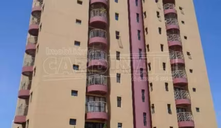 Apartamento com 2 dormitórios no Centro próximo a Escola Prof. Sebastião de Oliveira Rocha em São Carlos