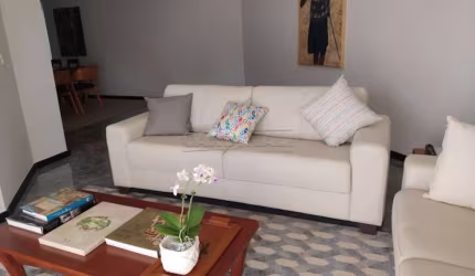 Apartamento espaçoso em excelente localização.