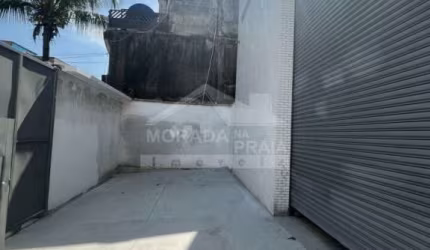Galpão na Guilhermina com 411,75 m² de área total, confira na imobiliária em Praia Grande.