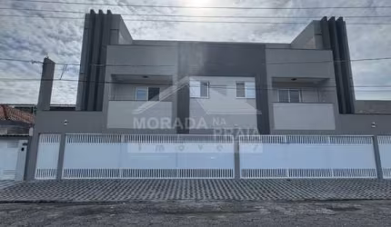 Casa SUPERIOR de Condomínio Fechado no CENTRO do Boqueirão , 2 dormitórios, confira em Praia Grande.