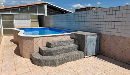 Lindo Sobrado Geminado na Vila Guilhermina, com 3 suítes, confira na imobiliária em Praia Grande.