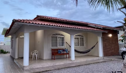 Casa na Praia do Sonho com 4 quartos sendo 1 suíte, 3 banheiros e 3 vagas de garagem
