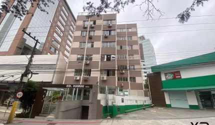 Apartamento com 4 quartos sendo 1 suíte, 3 banheiros e 1 vaga de garagem