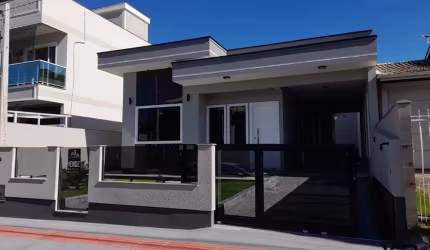 Casa no Madri com 3 quartos sendo 1 suíte, 2 banheiros e 1 vaga de garagem