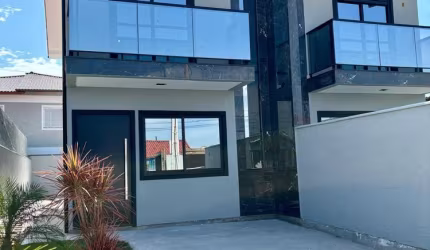 Sobrado a venda com 2 quartos, 1 banheiro e 2 vagas de garagem.