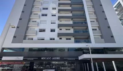Apartamento a venda com 3 quartos sendo 1 suíte, 3 banheiros e 2 vagas de garagem.