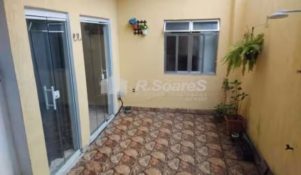Casa com 2 quartos à venda na Rua Engenheiro Trajano de Medeiros, Magalhães Bastos, Rio de Janeiro, 209 m2 por R$ 250.000