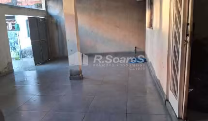 Casa com 3 quartos à venda na Rua Ímola, Bangu, Rio de Janeiro, 225 m2 por R$ 370.000