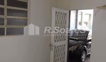 Apartamento com 3 quartos à venda na Rua Amboina, Guadalupe, Rio de Janeiro, 70 m2 por R$ 290.000