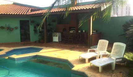 Imperdível casa à venda na Vila Galvão, Guarulhos-SP: 3 quartos, 3 suítes, 5 banheiros, 5 vagas e 500m². Agende sua visita agora!