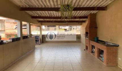 Casa com 3 dormitorios 2 vagas de garagem em São Mateus.