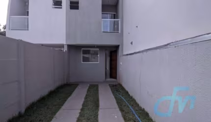 Casa Sobrado à venda no bairro Jardim Nathalie - Mogi das Cruzes/SP, com 2 suítes com sacada
